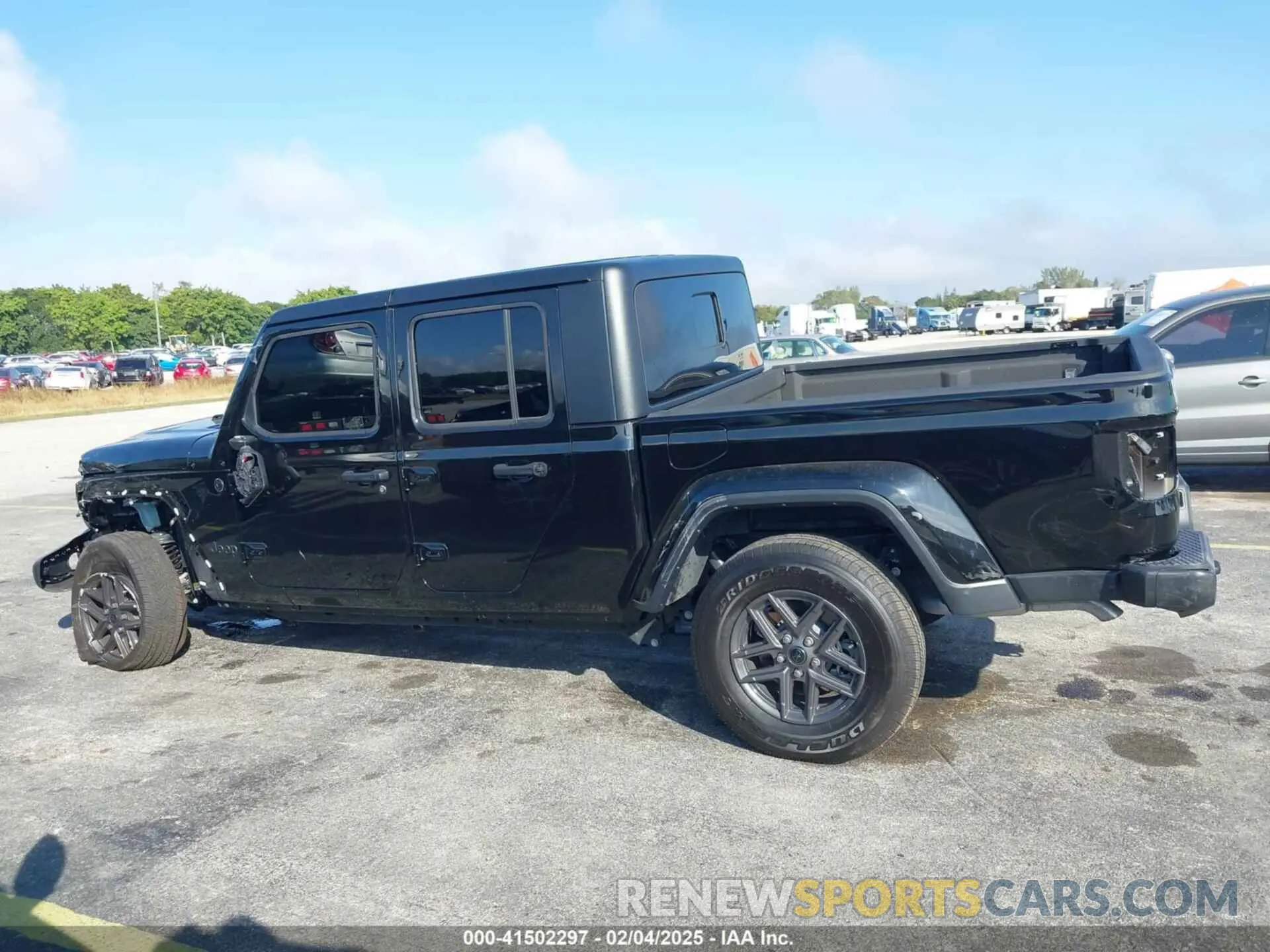 15 Photograph of a damaged car 1C6HJTAG8RL102534 JEEP GLADIATOR 2024