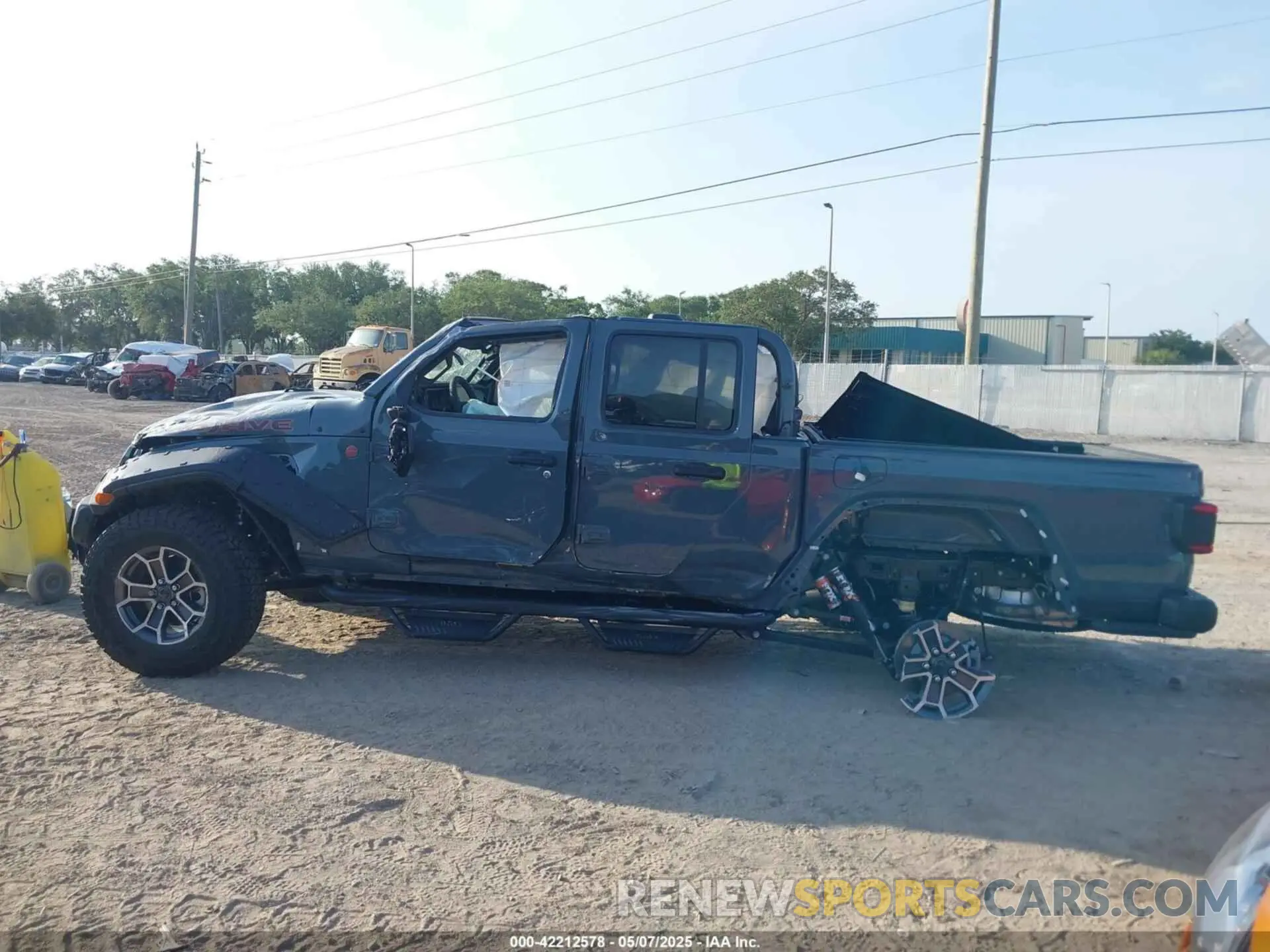 13 Фотография поврежденного автомобиля 1C6RJTEGXSL515043 JEEP GLADIATOR 2025