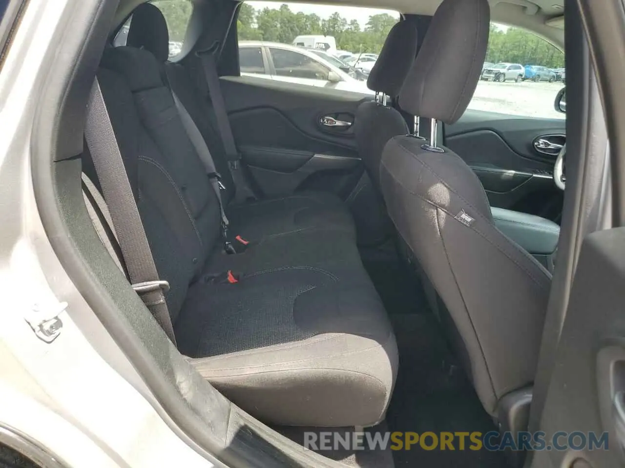 11 Photograph of a damaged car 1C4PJLCB0KD206568 JEEP GRAND CHER 2019