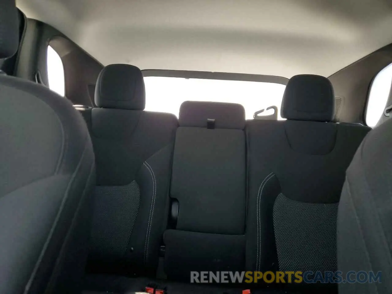 10 Photograph of a damaged car 1C4PJLCB0KD448342 JEEP GRAND CHER 2019