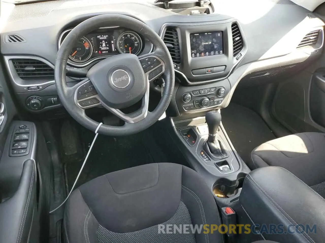 8 Photograph of a damaged car 1C4PJLCB0KD448342 JEEP GRAND CHER 2019