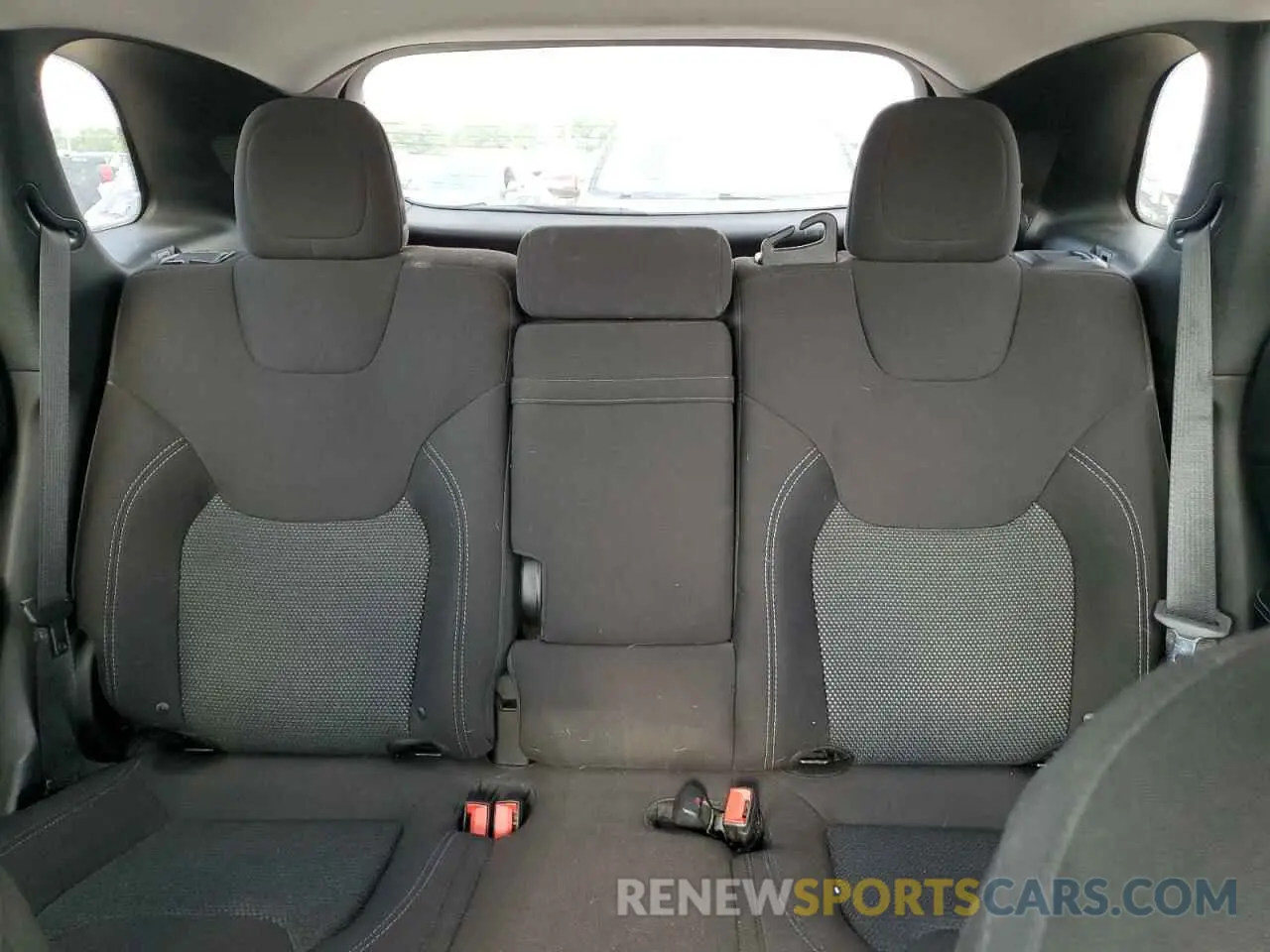 10 Photograph of a damaged car 1C4PJLCB1KD312480 JEEP GRAND CHER 2019
