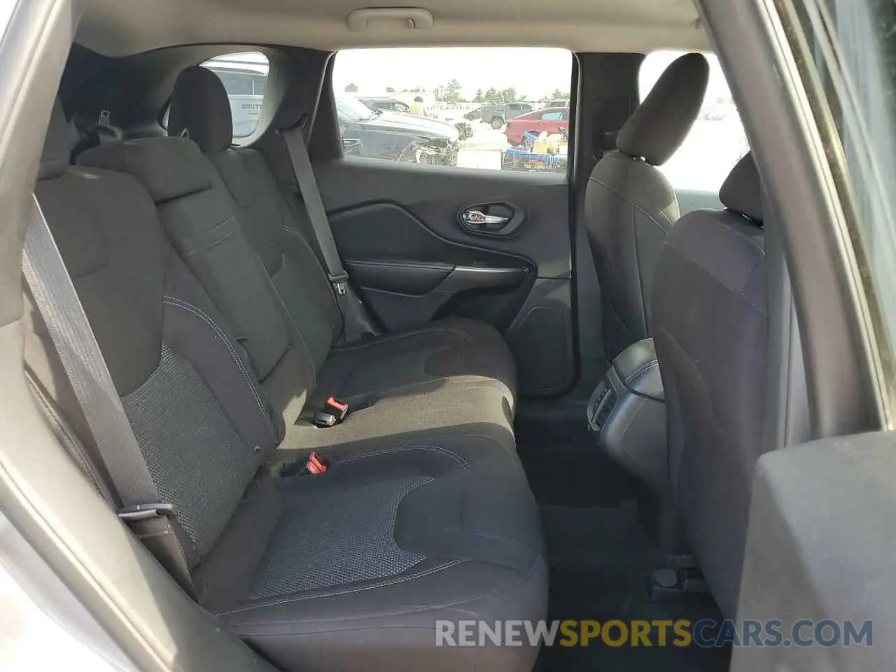 11 Photograph of a damaged car 1C4PJLCB1KD312480 JEEP GRAND CHER 2019