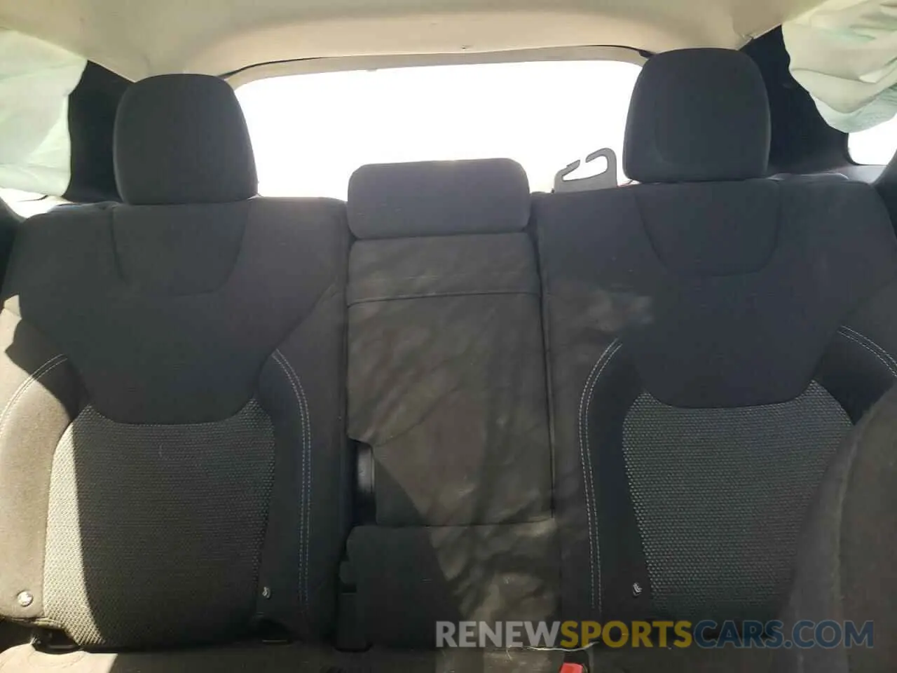 10 Фотография поврежденного автомобиля 1C4PJLCB2KD175825 JEEP GRAND CHER 2019