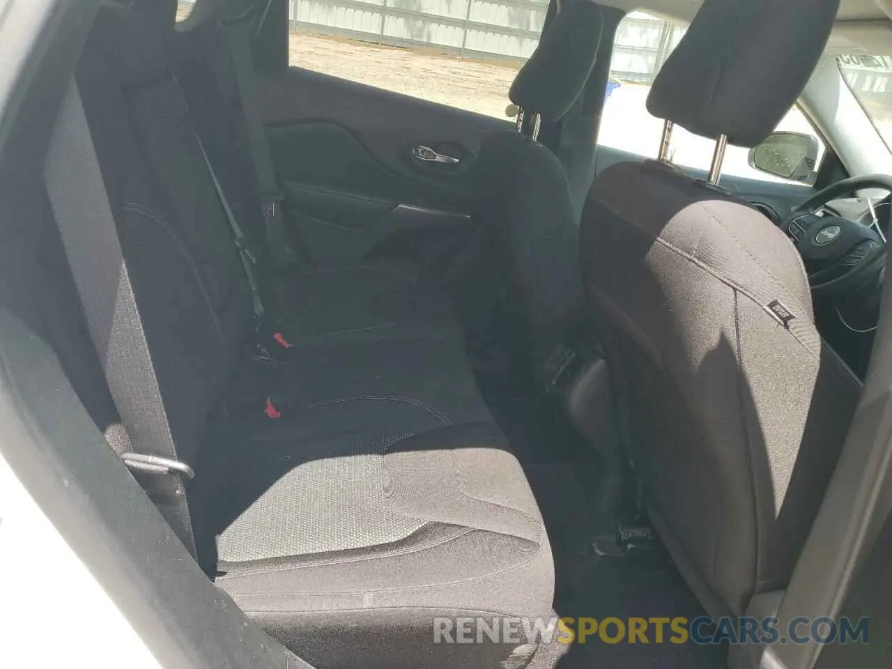 10 Photograph of a damaged car 1C4PJLCB2KD221315 JEEP GRAND CHER 2019