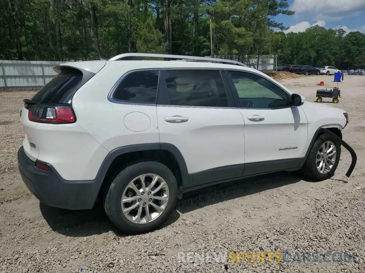 3 Photograph of a damaged car 1C4PJLCB2KD221315 JEEP GRAND CHER 2019