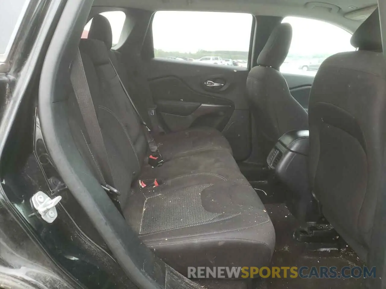 11 Photograph of a damaged car 1C4PJLCB2KD265461 JEEP GRAND CHER 2019