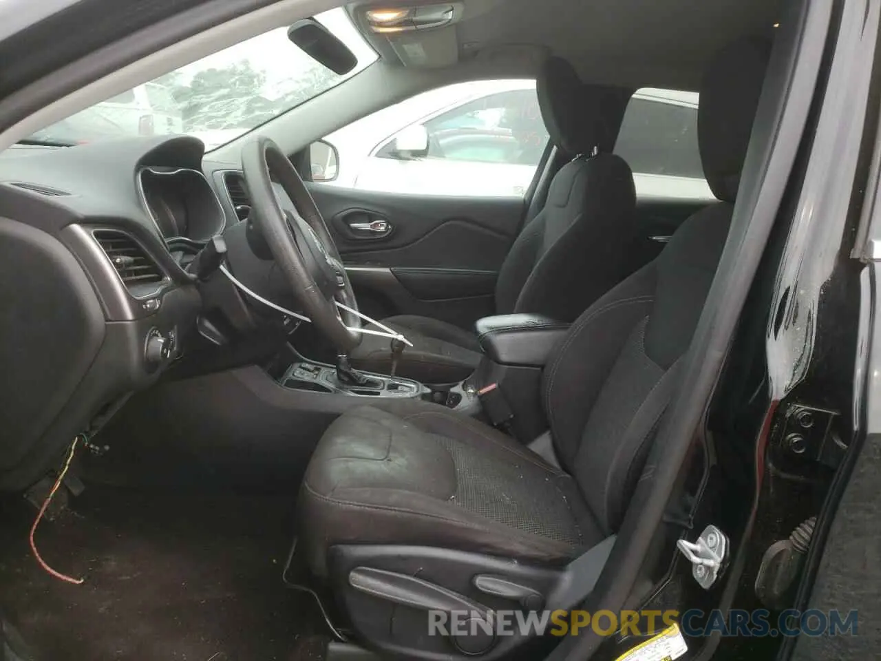 7 Photograph of a damaged car 1C4PJLCB2KD265461 JEEP GRAND CHER 2019
