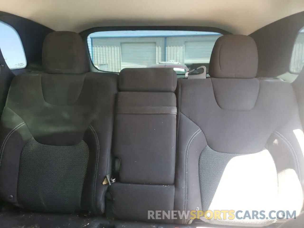 10 Photograph of a damaged car 1C4PJLCB4KD327023 JEEP GRAND CHER 2019