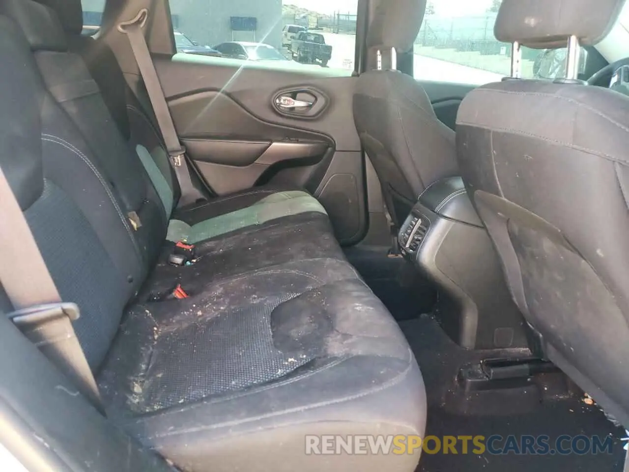 11 Photograph of a damaged car 1C4PJLCB4KD327023 JEEP GRAND CHER 2019