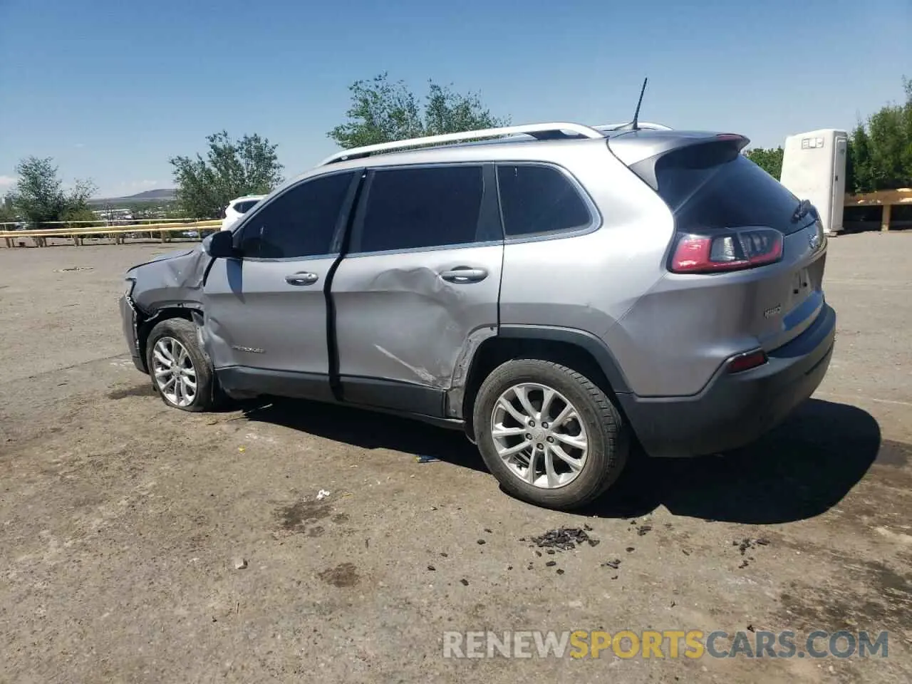 2 Photograph of a damaged car 1C4PJLCB4KD327023 JEEP GRAND CHER 2019