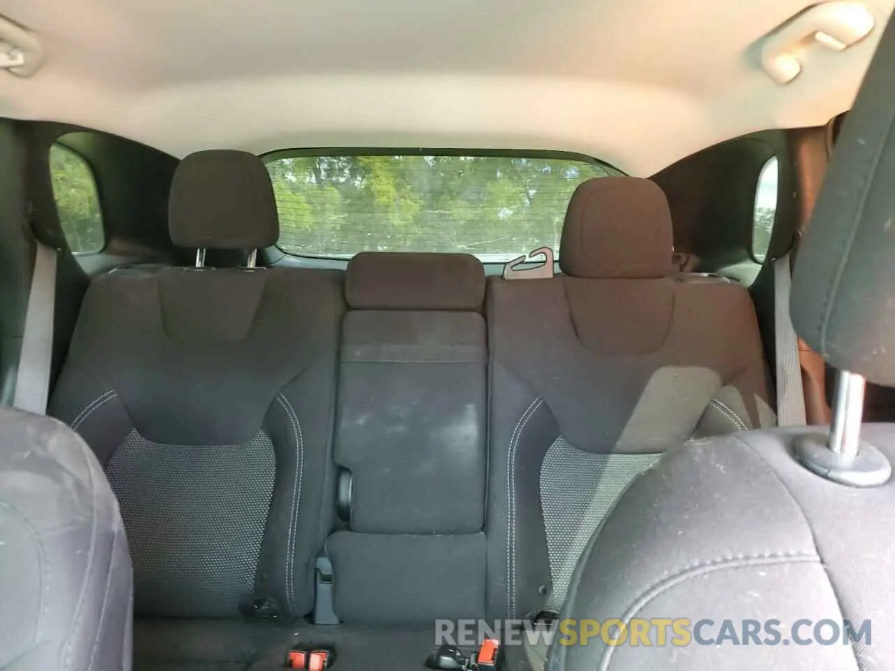 10 Photograph of a damaged car 1C4PJLCB6KD262837 JEEP GRAND CHER 2019