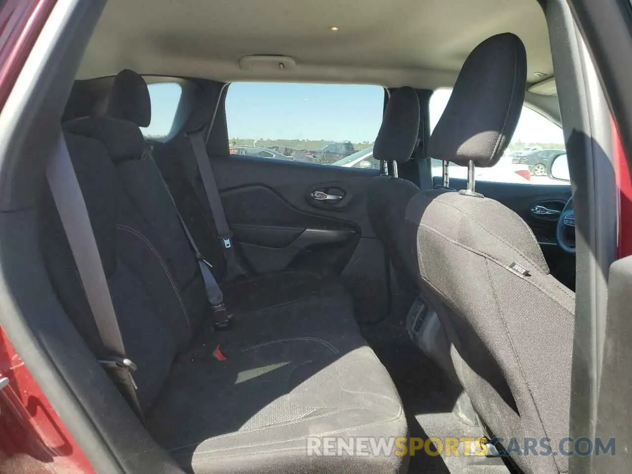 11 Photograph of a damaged car 1C4PJLCB6KD487744 JEEP GRAND CHER 2019