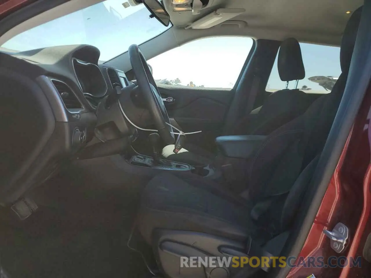 7 Photograph of a damaged car 1C4PJLCB6KD487744 JEEP GRAND CHER 2019