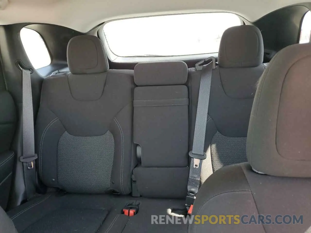 10 Photograph of a damaged car 1C4PJLCB7KD222086 JEEP GRAND CHER 2019