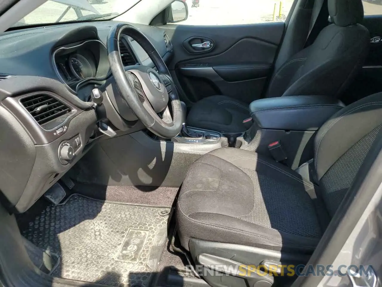 7 Photograph of a damaged car 1C4PJLCB7KD222086 JEEP GRAND CHER 2019
