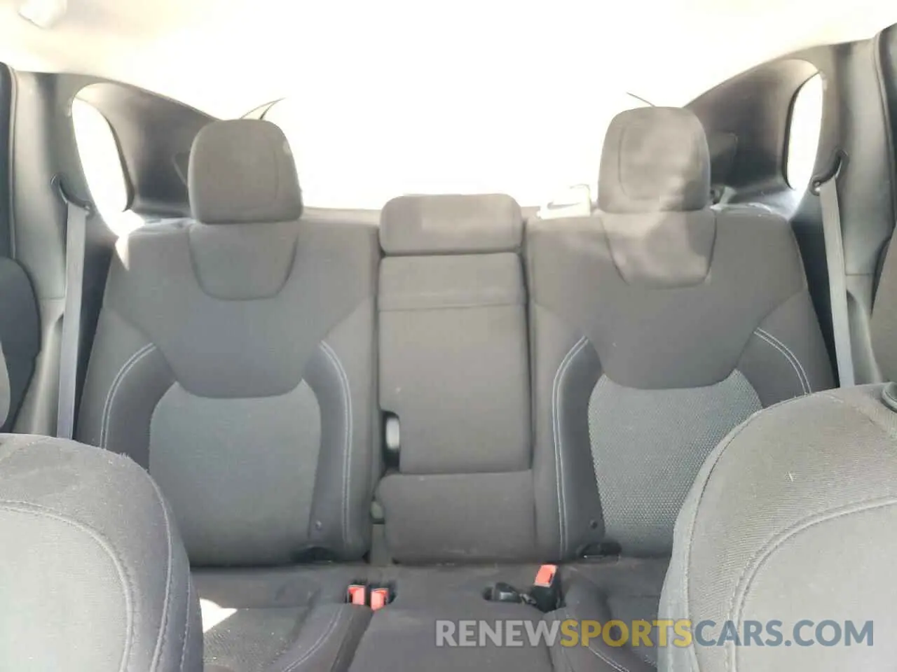 10 Photograph of a damaged car 1C4PJLCB7KD313245 JEEP GRAND CHER 2019