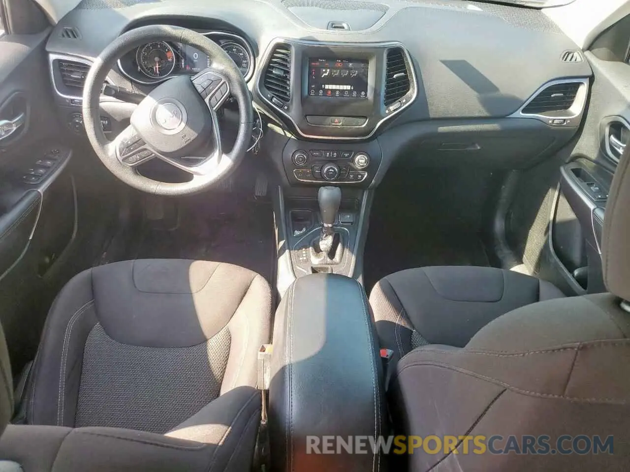 8 Photograph of a damaged car 1C4PJLCB7KD332961 JEEP GRAND CHER 2019