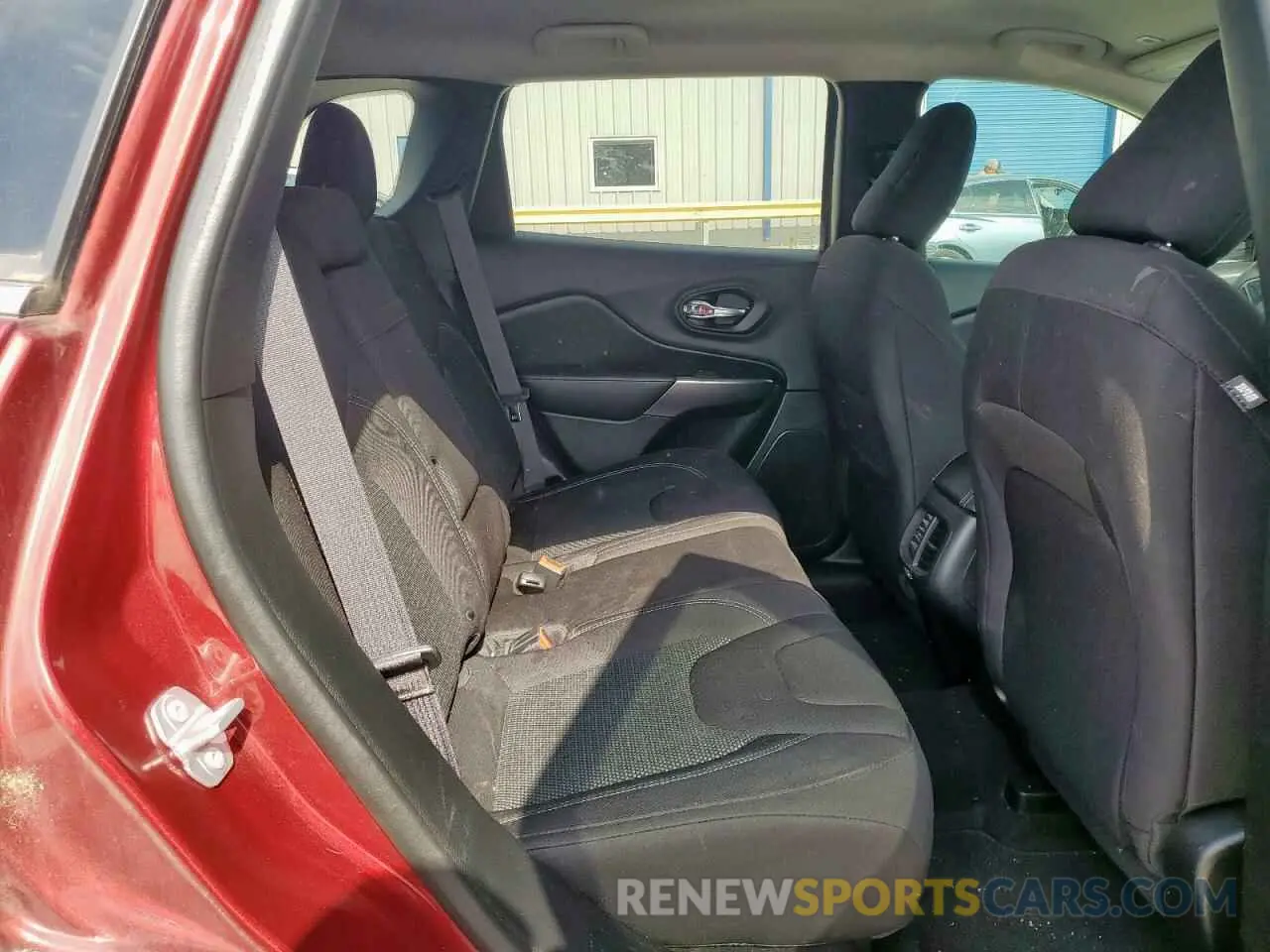 11 Photograph of a damaged car 1C4PJLCB8KD333360 JEEP GRAND CHER 2019