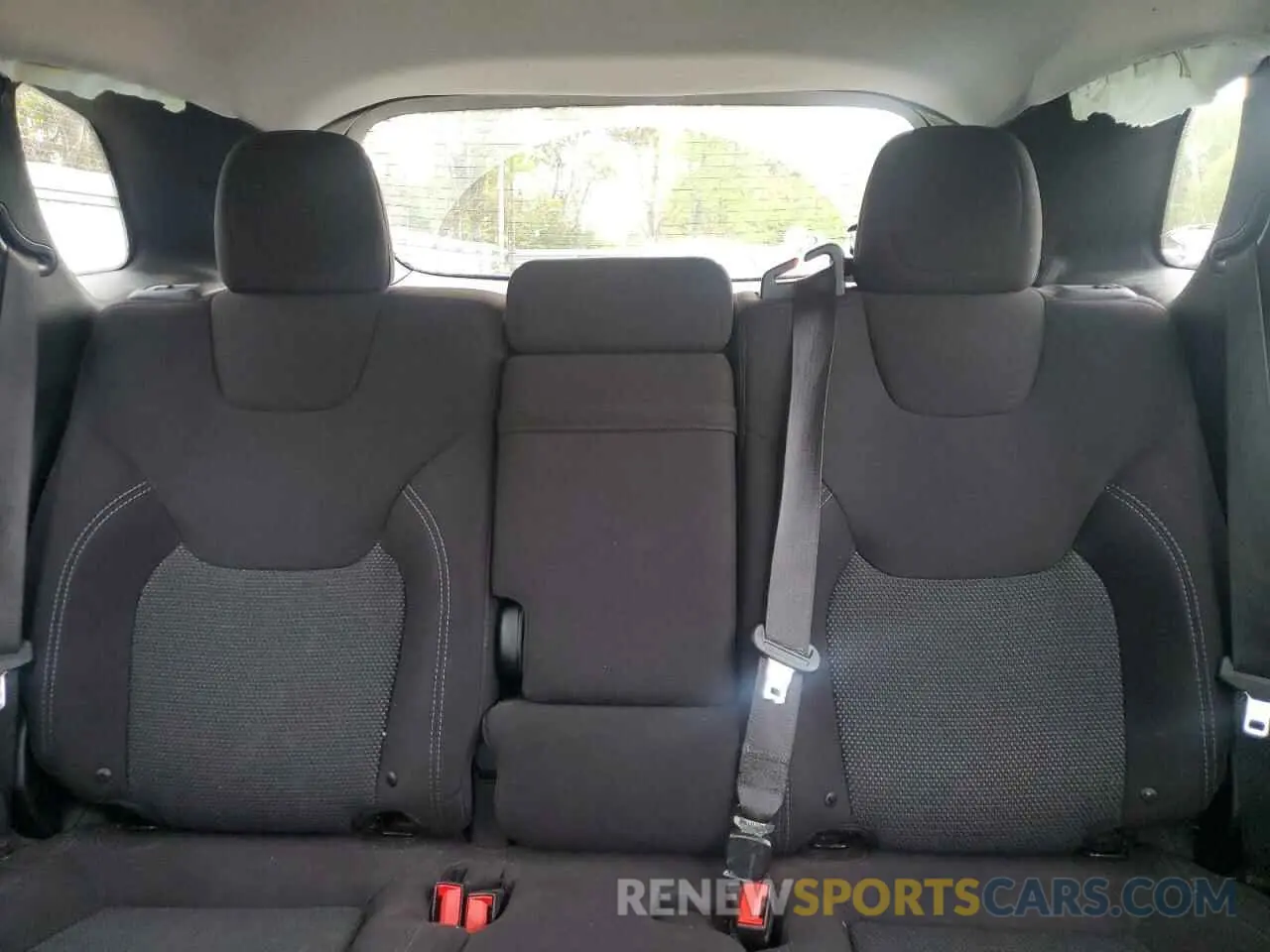 10 Photograph of a damaged car 1C4PJLCB8KD339546 JEEP GRAND CHER 2019