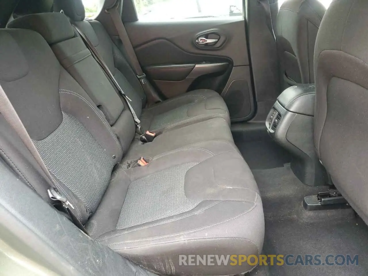12 Photograph of a damaged car 1C4PJLCB8KD339546 JEEP GRAND CHER 2019
