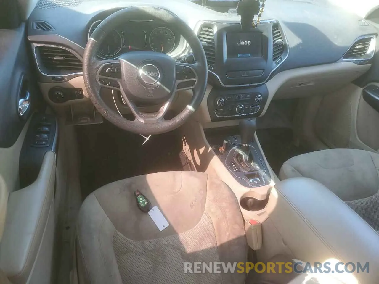 8 Photograph of a damaged car 1C4PJLCB9KD203992 JEEP GRAND CHER 2019