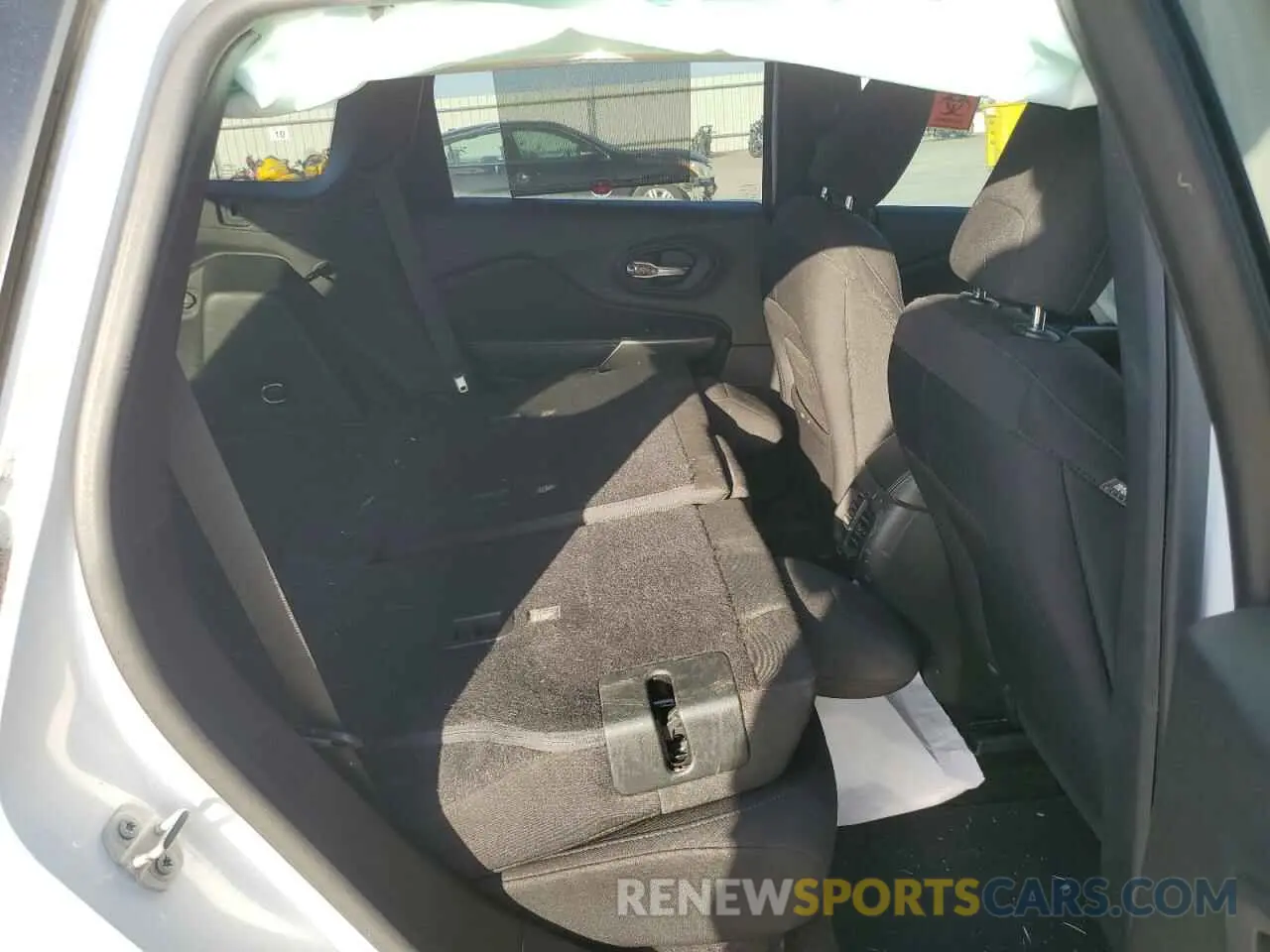 11 Photograph of a damaged car 1C4PJLCB9KD206424 JEEP GRAND CHER 2019