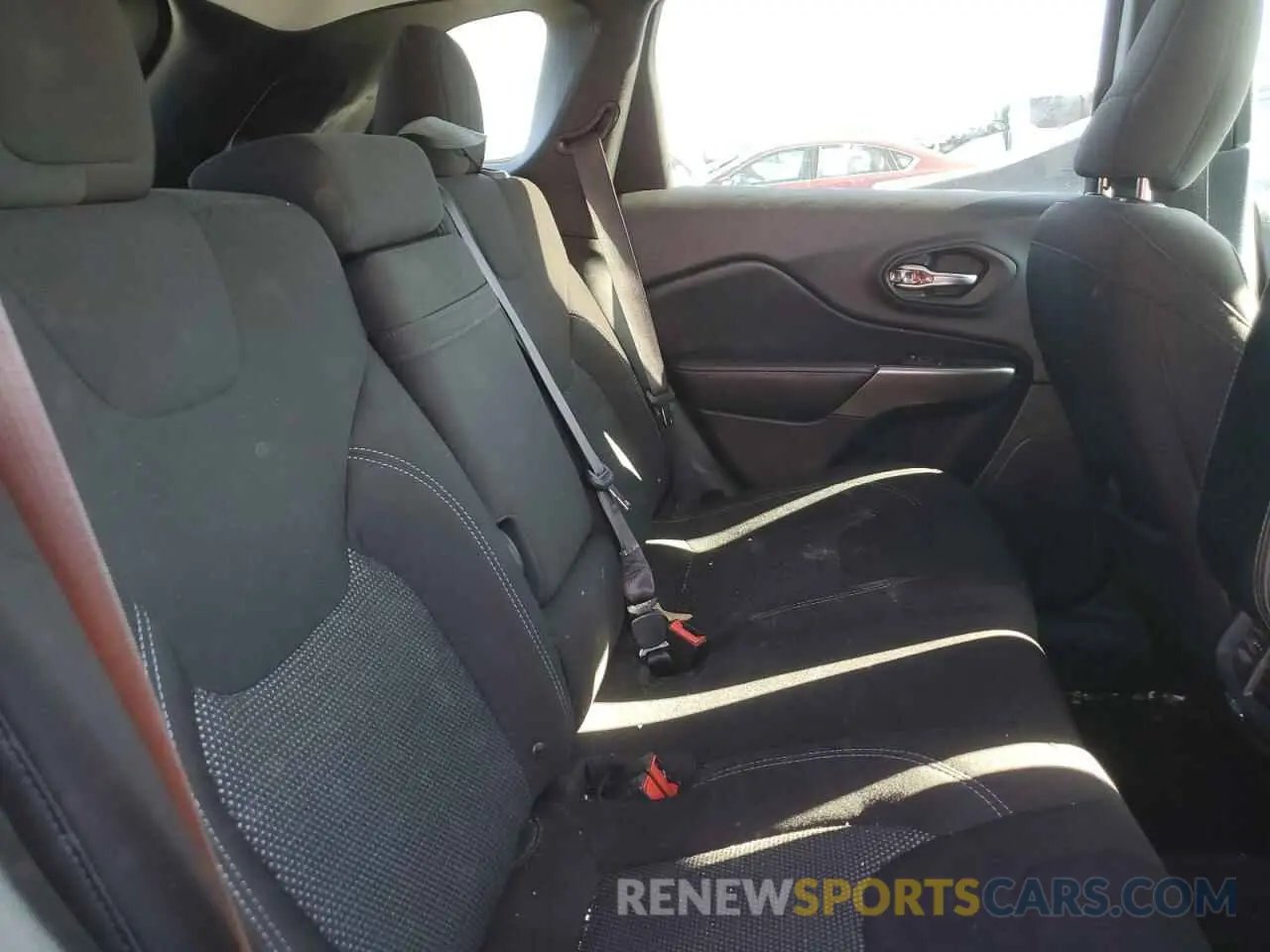 10 Фотография поврежденного автомобиля 1C4PJLCB9KD206889 JEEP GRAND CHER 2019
