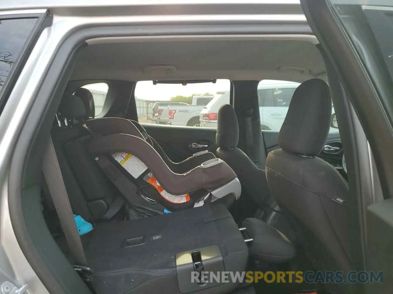 11 Фотография поврежденного автомобиля 1C4PJLCB9KD325574 JEEP GRAND CHER 2019