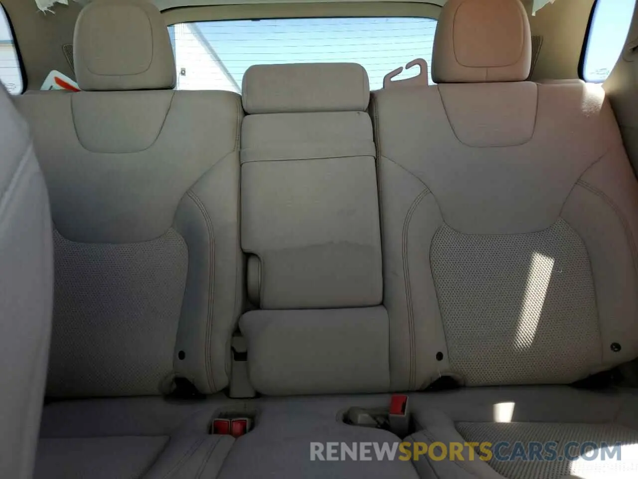 10 Photograph of a damaged car 1C4PJLCBXKD242803 JEEP GRAND CHER 2019