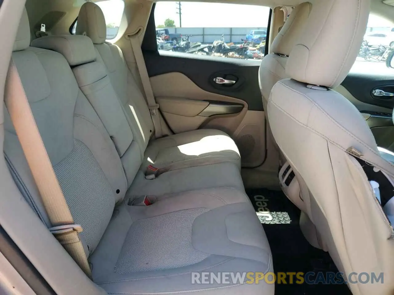 11 Photograph of a damaged car 1C4PJLCBXKD242803 JEEP GRAND CHER 2019