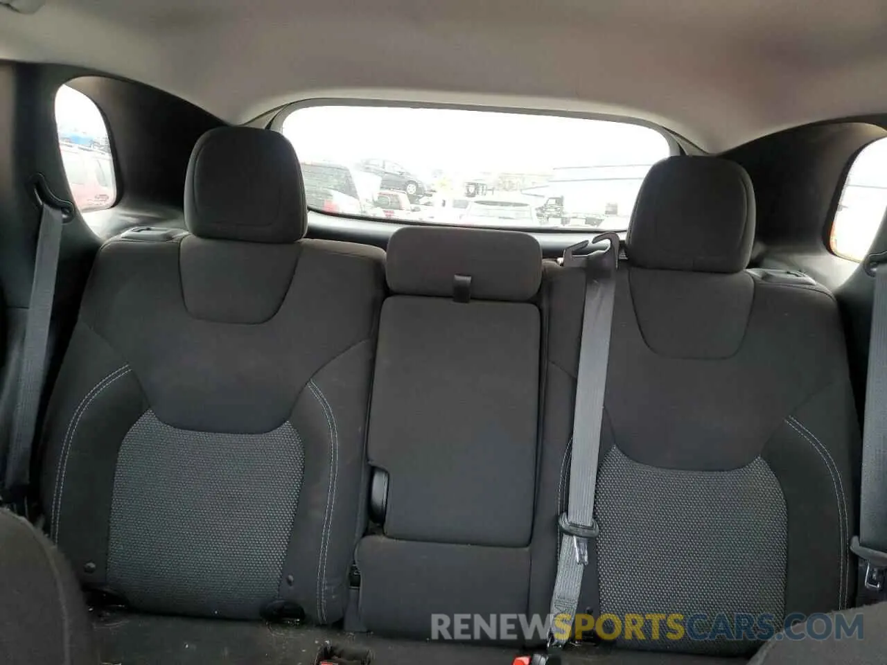 10 Photograph of a damaged car 1C4PJLCBXKD428521 JEEP GRAND CHER 2019