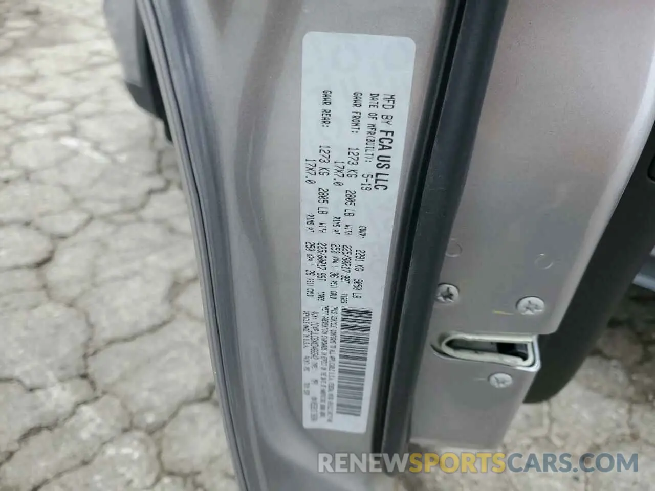 13 Photograph of a damaged car 1C4PJLCBXKD466542 JEEP GRAND CHER 2019