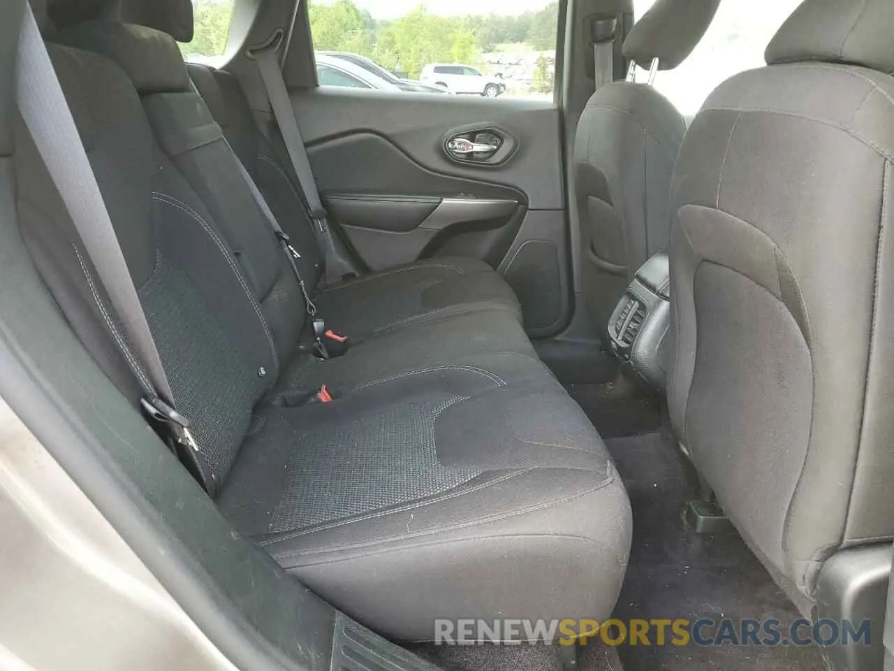11 Photograph of a damaged car 1C4PJLCX5KD148002 JEEP GRAND CHER 2019