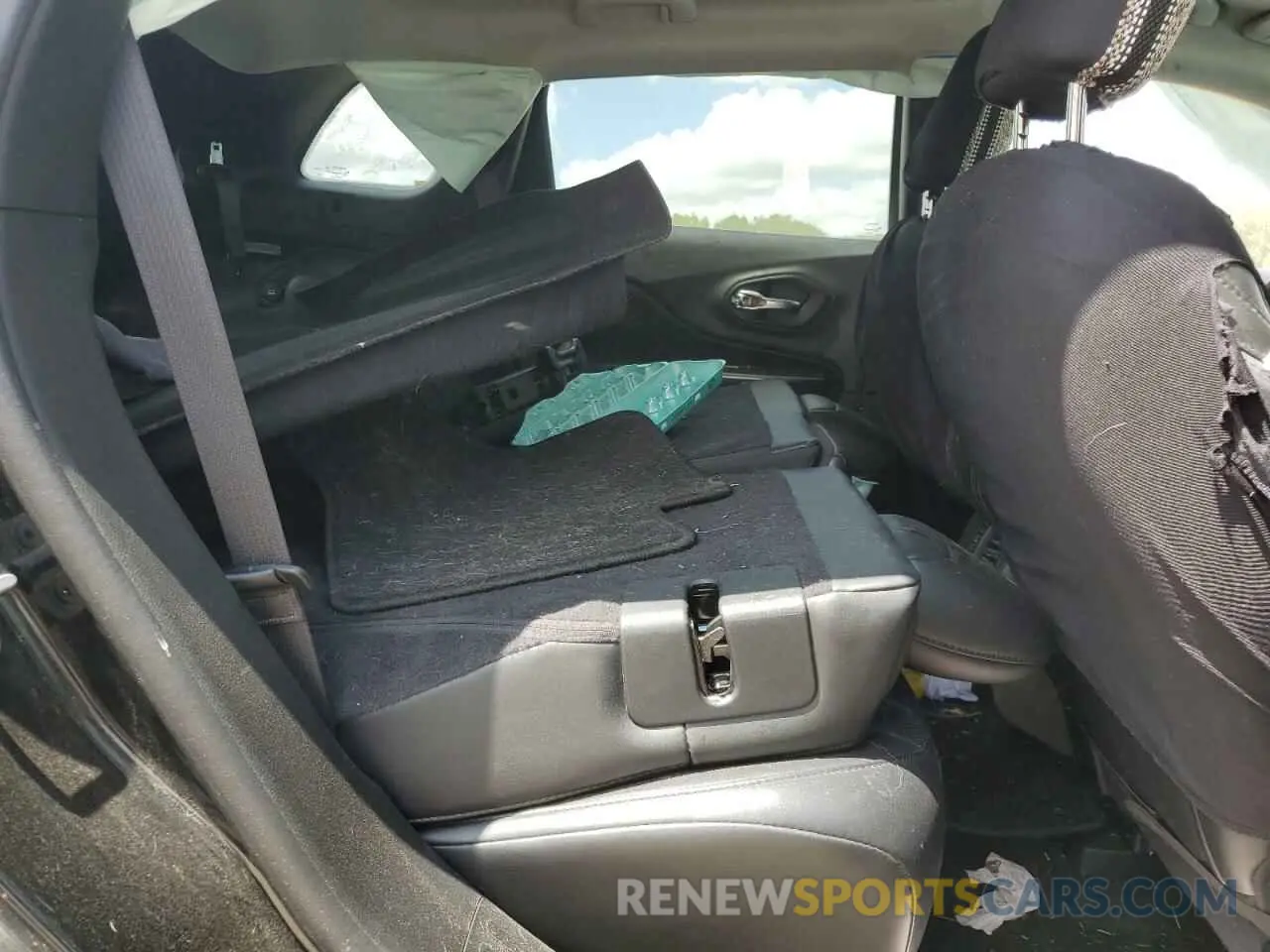 11 Photograph of a damaged car 1C4PJLDB0KD357151 JEEP GRAND CHER 2019