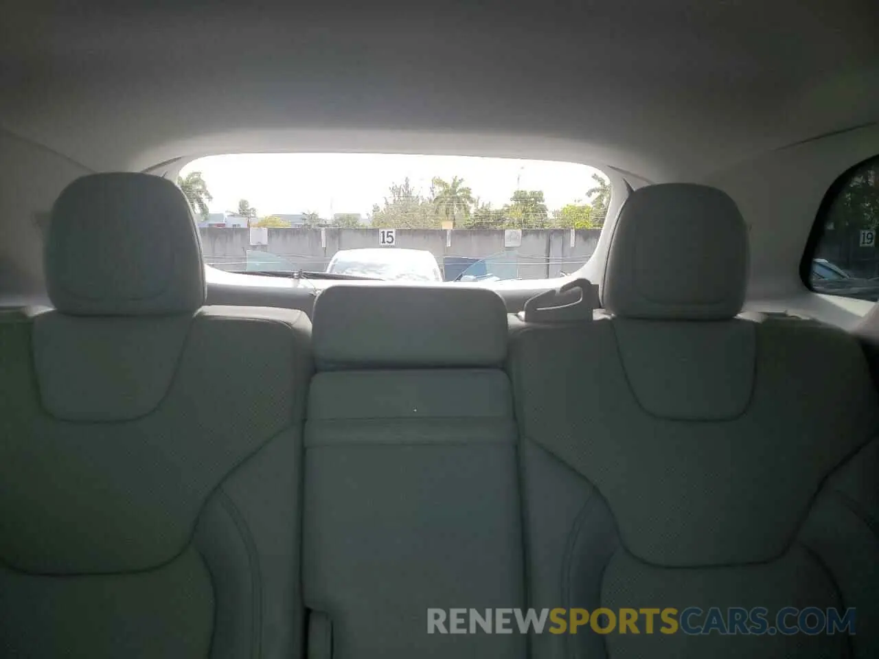 10 Photograph of a damaged car 1C4PJLDB2KD243426 JEEP GRAND CHER 2019