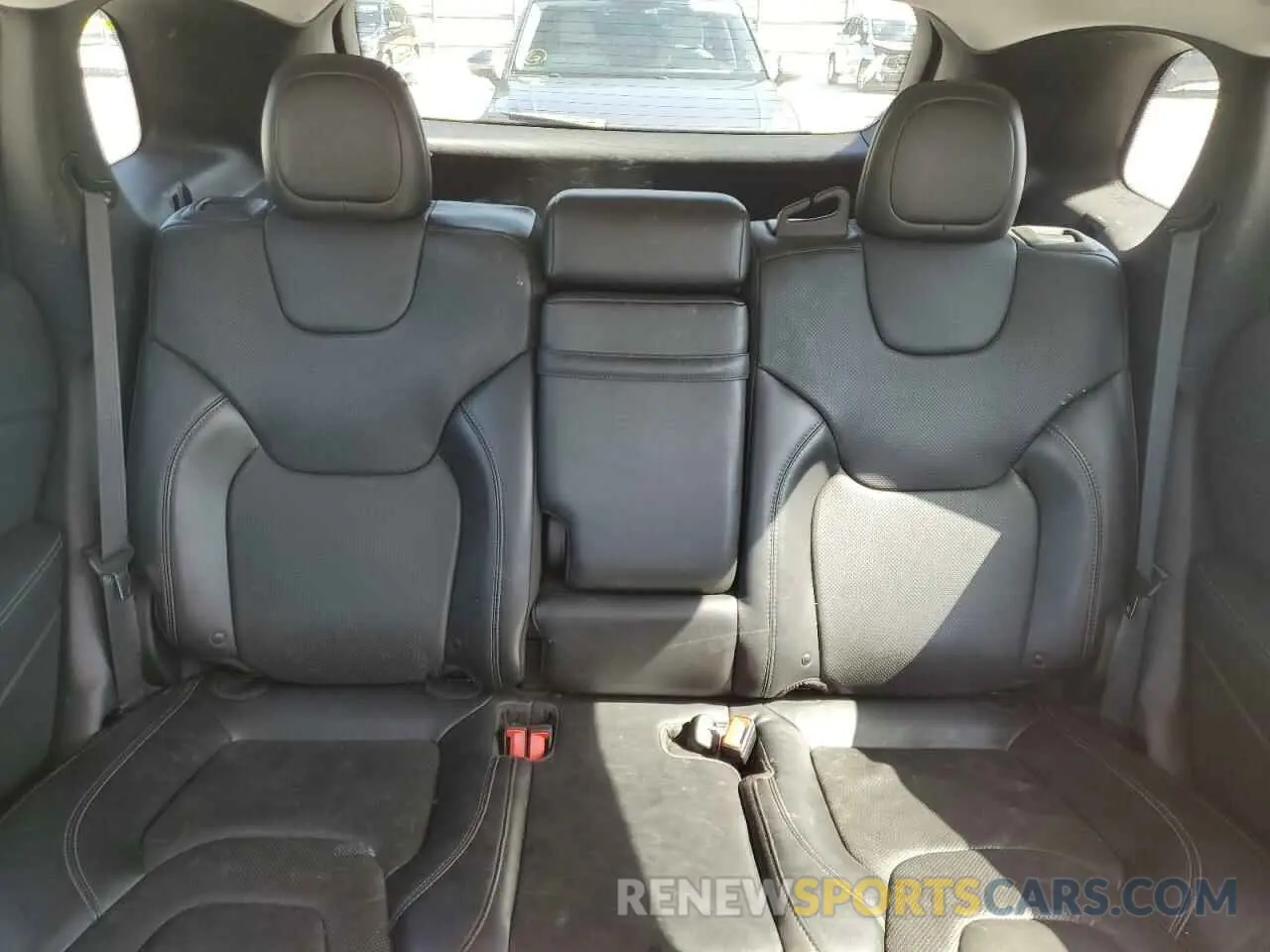 10 Photograph of a damaged car 1C4PJLDB4KD377418 JEEP GRAND CHER 2019