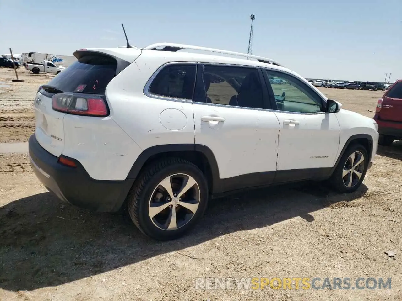 3 Photograph of a damaged car 1C4PJLDB5KD195890 JEEP GRAND CHER 2019