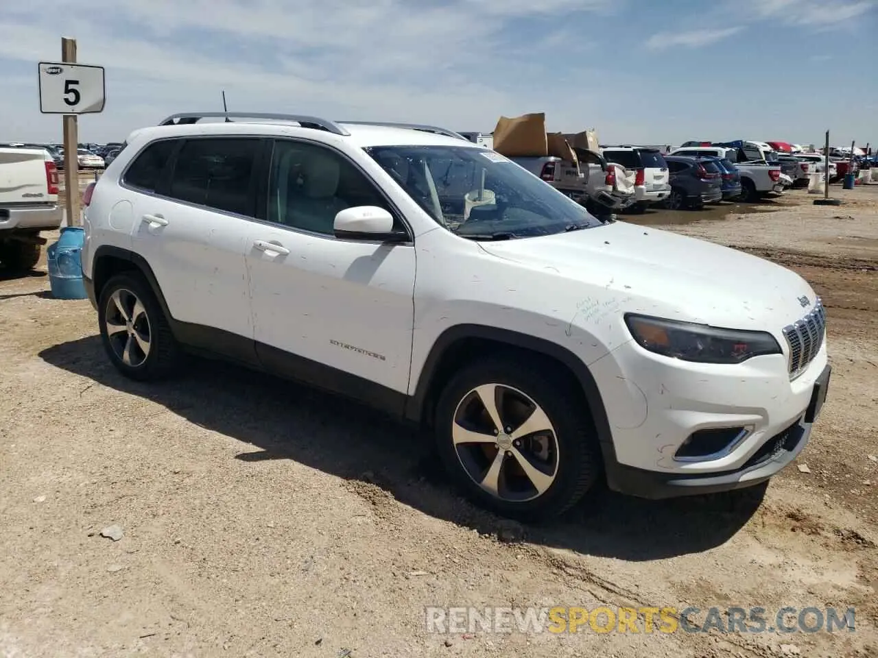 4 Photograph of a damaged car 1C4PJLDB5KD195890 JEEP GRAND CHER 2019