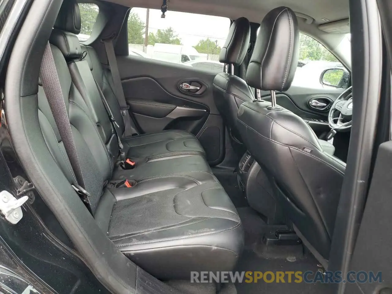 11 Photograph of a damaged car 1C4PJLDB5KD479374 JEEP GRAND CHER 2019