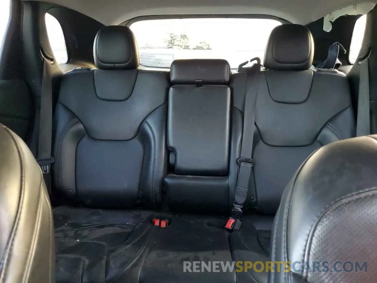 10 Photograph of a damaged car 1C4PJLDB7KD416230 JEEP GRAND CHER 2019
