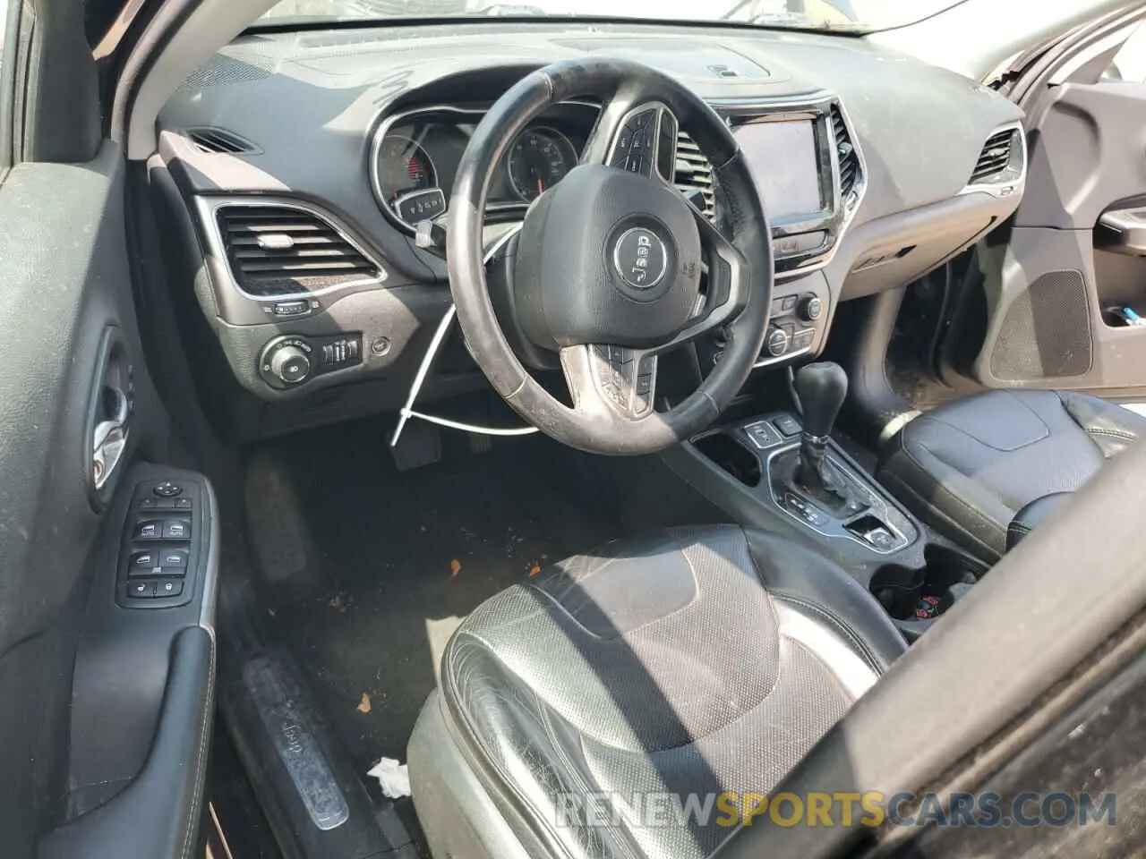 8 Photograph of a damaged car 1C4PJLDX8KD313071 JEEP GRAND CHER 2019