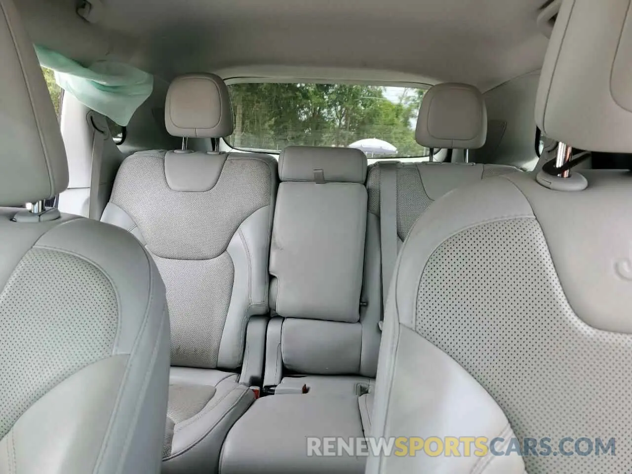 10 Photograph of a damaged car 1C4PJLDX9KD470978 JEEP GRAND CHER 2019