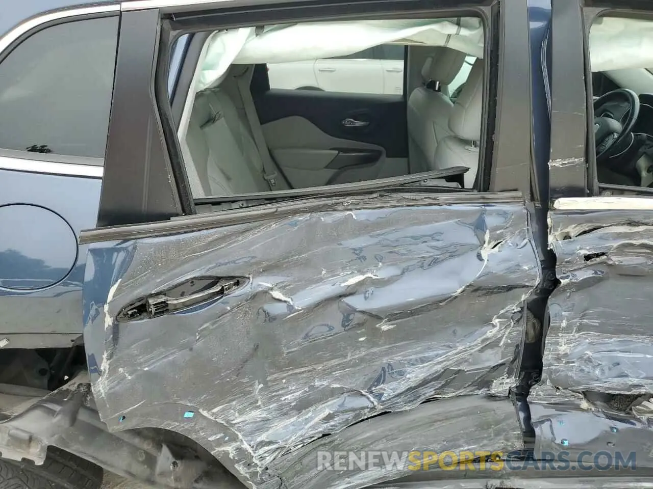 11 Photograph of a damaged car 1C4PJLDX9KD470978 JEEP GRAND CHER 2019