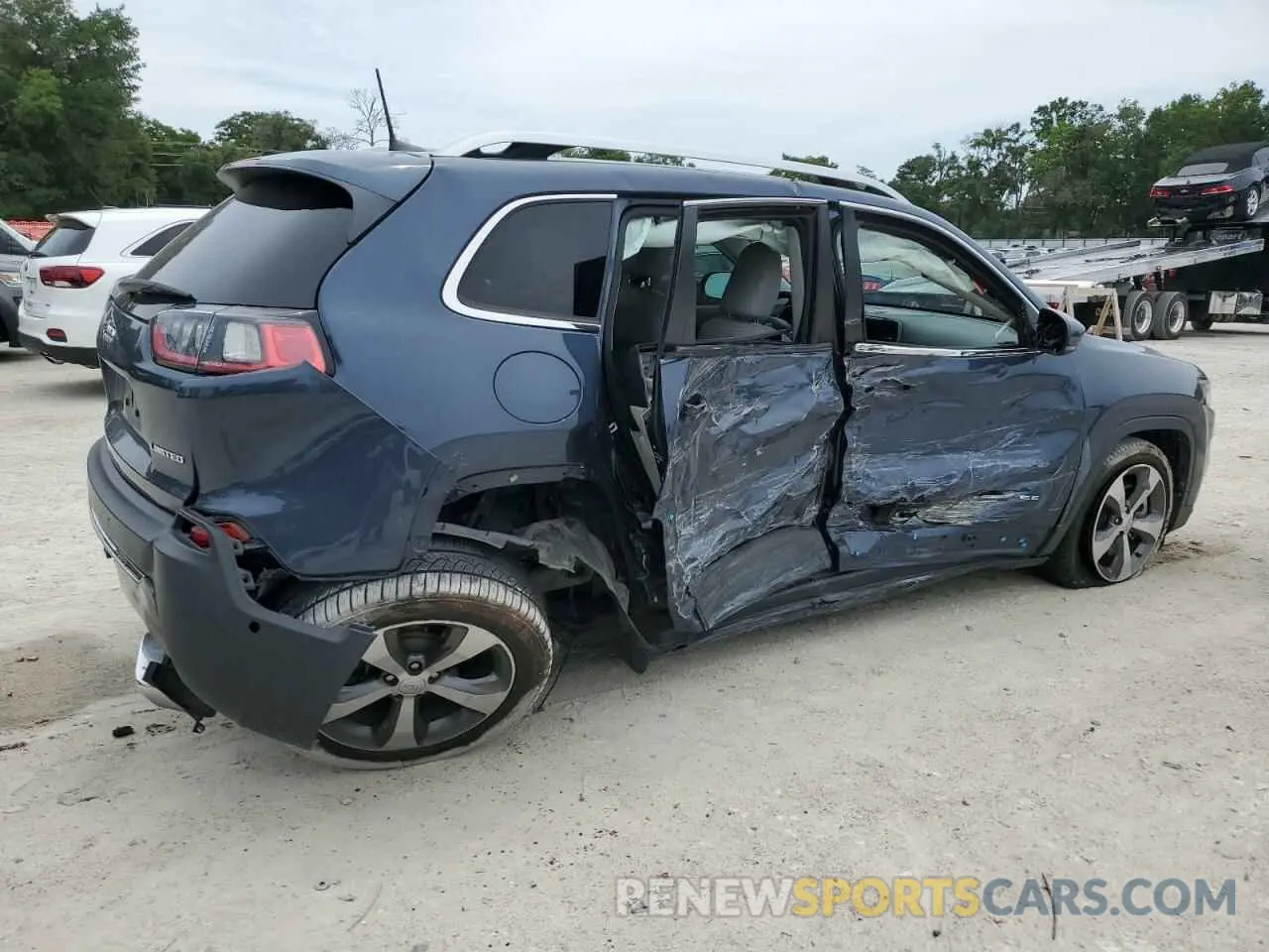 3 Photograph of a damaged car 1C4PJLDX9KD470978 JEEP GRAND CHER 2019