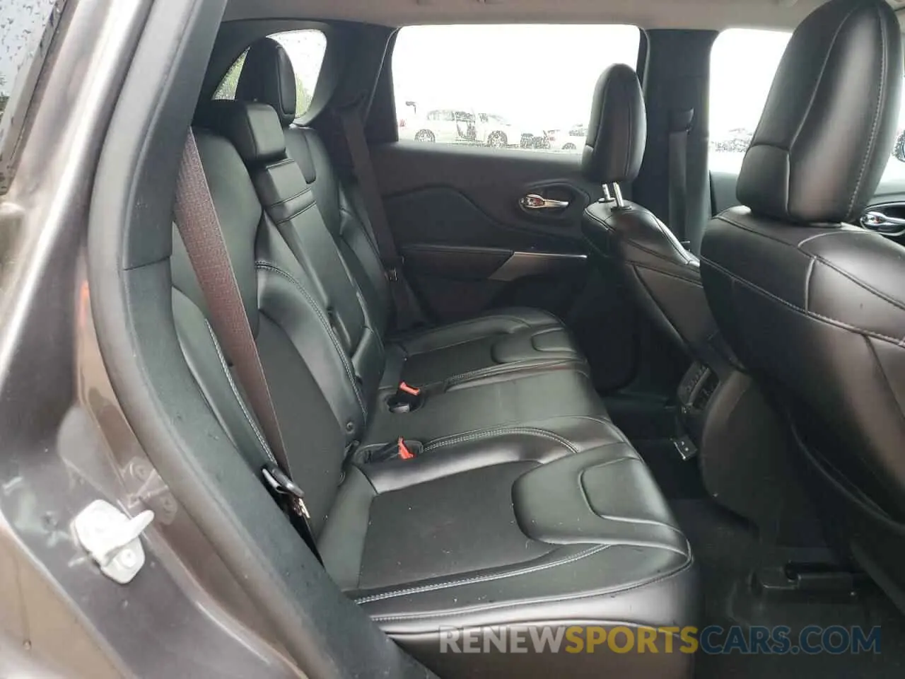 12 Photograph of a damaged car 1C4PJLLB0KD305214 JEEP GRAND CHER 2019
