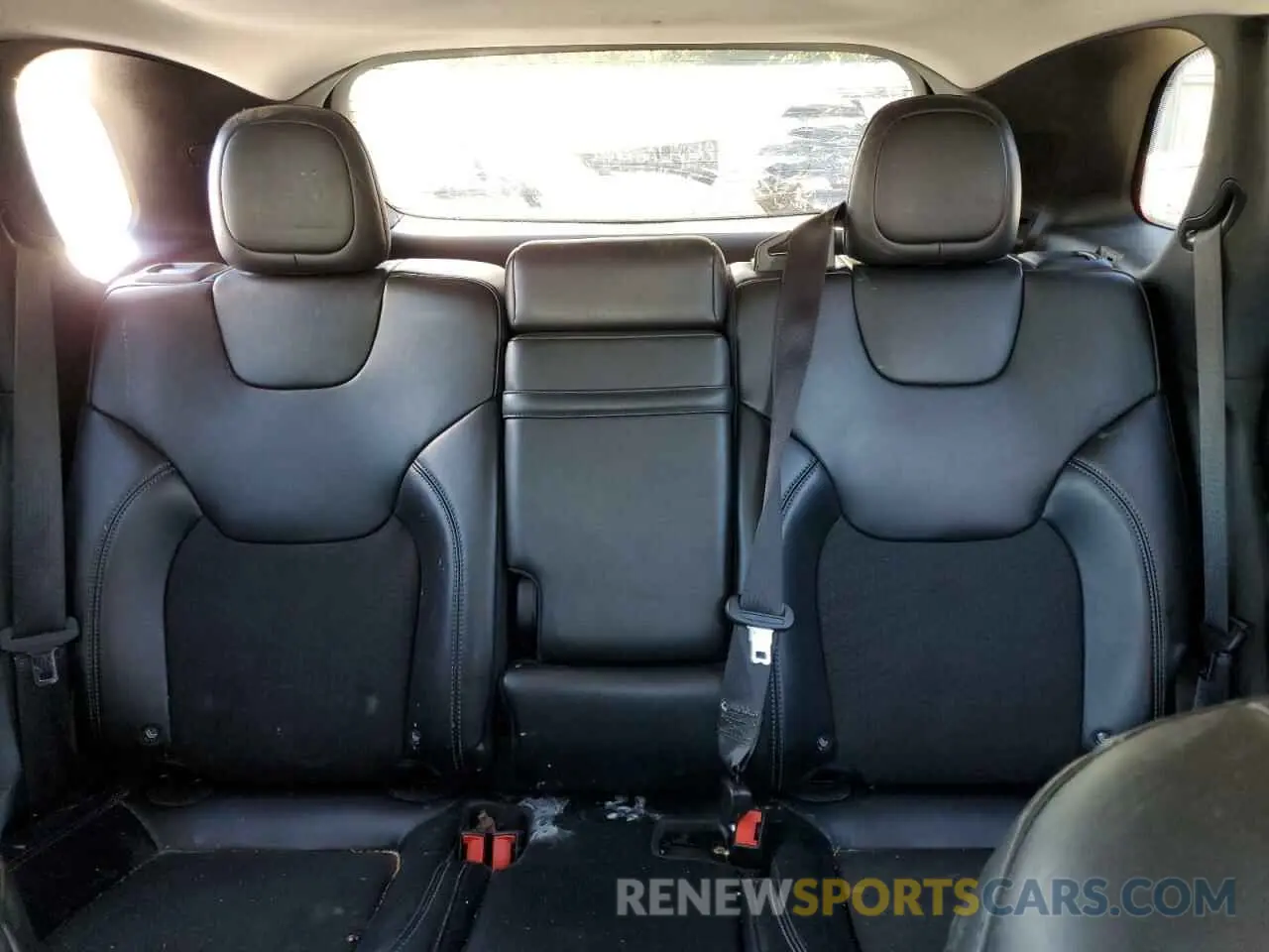10 Photograph of a damaged car 1C4PJLLB1KD176707 JEEP GRAND CHER 2019