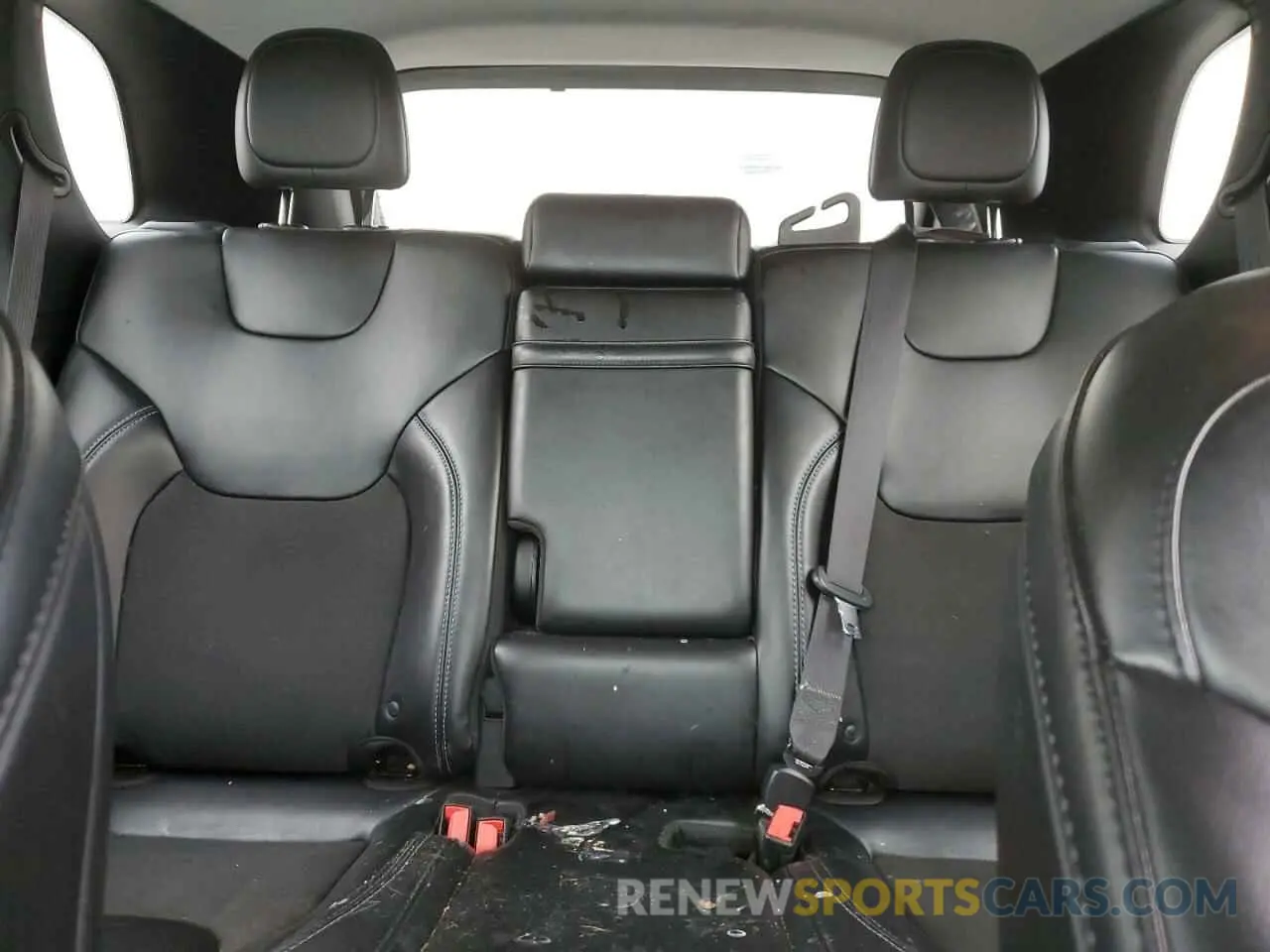 10 Photograph of a damaged car 1C4PJLLB1KD220284 JEEP GRAND CHER 2019