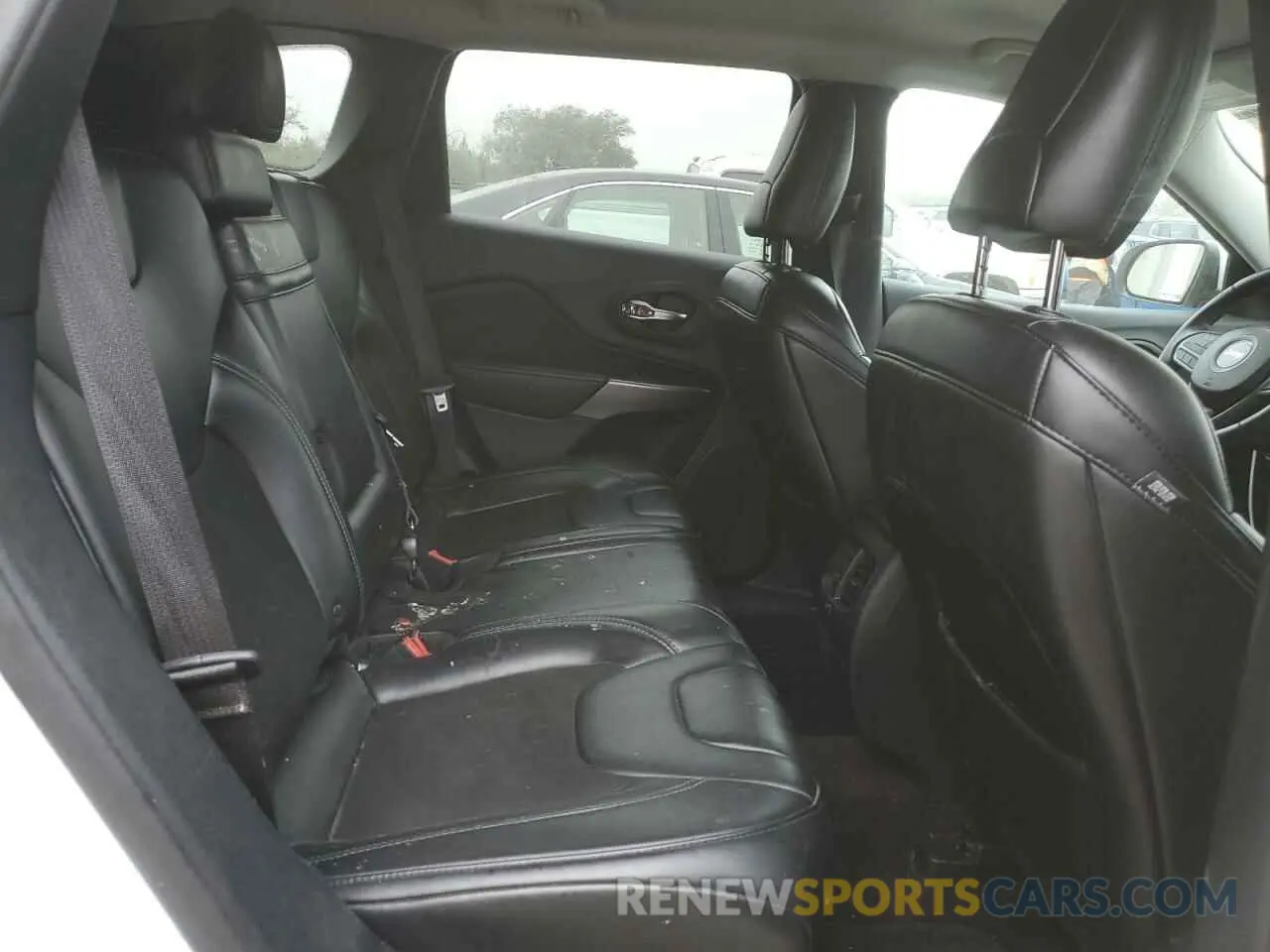 11 Photograph of a damaged car 1C4PJLLB1KD220284 JEEP GRAND CHER 2019