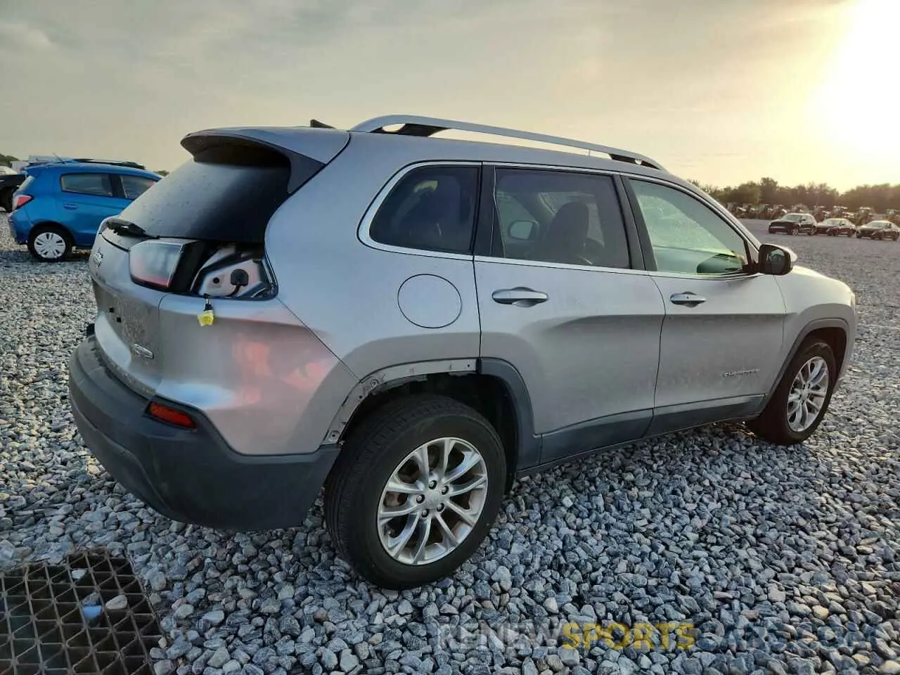 3 Photograph of a damaged car 1C4PJLLB2KD202411 JEEP GRAND CHER 2019